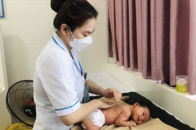 ???? hướng dẫn chăm sóc bé những ngày đầu đời
